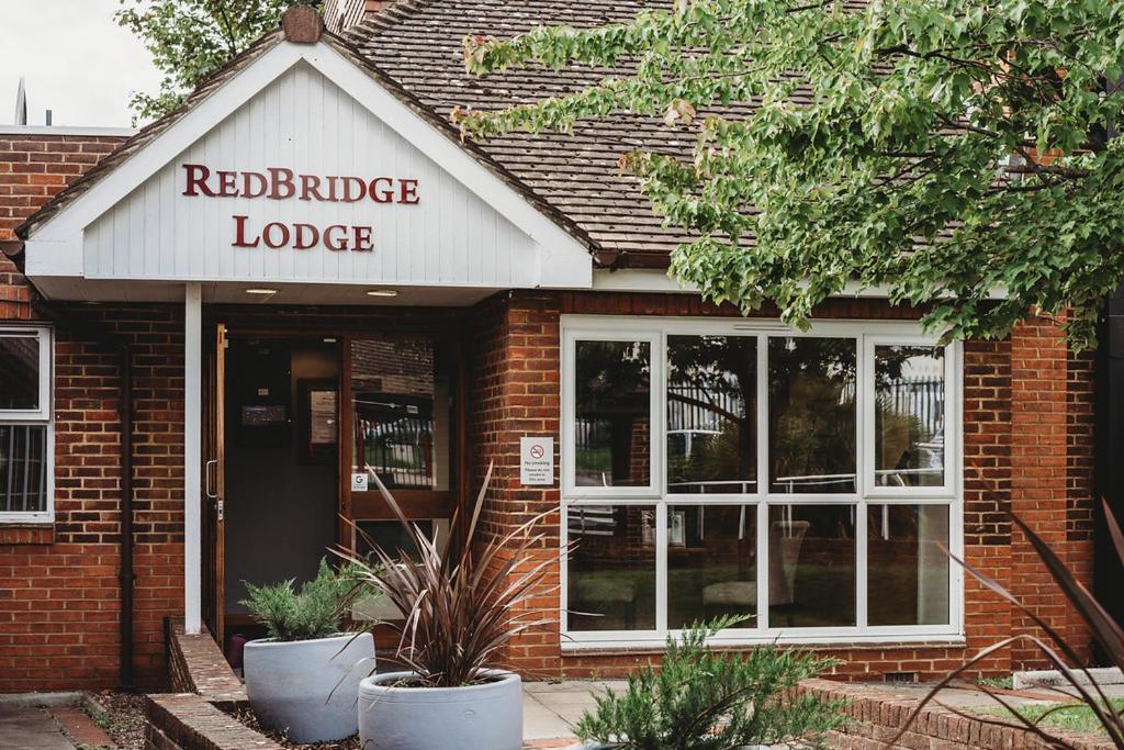 Redbridge Lodge Ilford Buitenkant foto