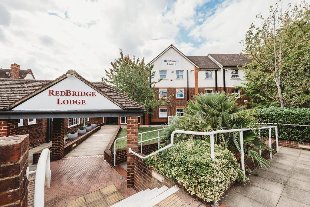 Redbridge Lodge Ilford Buitenkant foto
